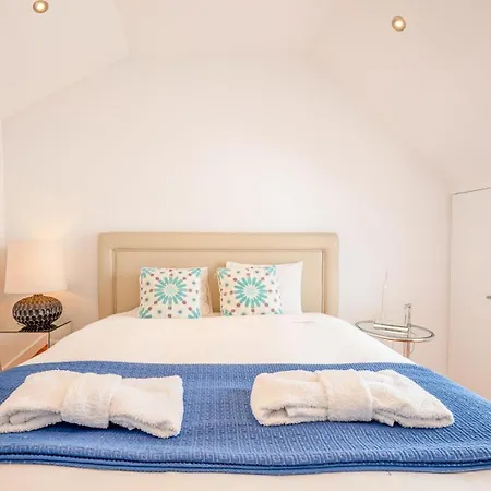 아파트 Guestready - Charming Retreat In Vibrant